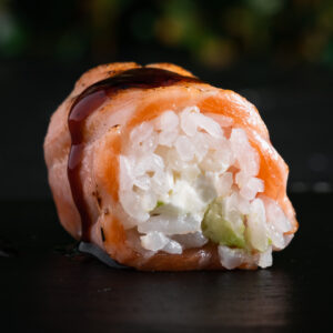 salmon-tataki-avocat-cheese
